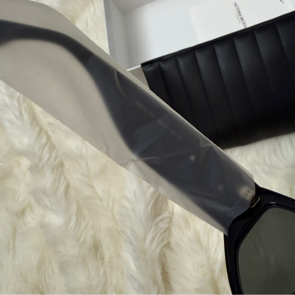 Victoria Beckham B-Buckle 55mm Modified Rectangular Sunglasses - Picture 5 of 7